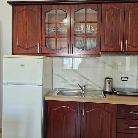 Vita Apartment - Spacious Garden And Balcony 5 Min To Beach & Center Ksamil Dış mekan fotoğraf