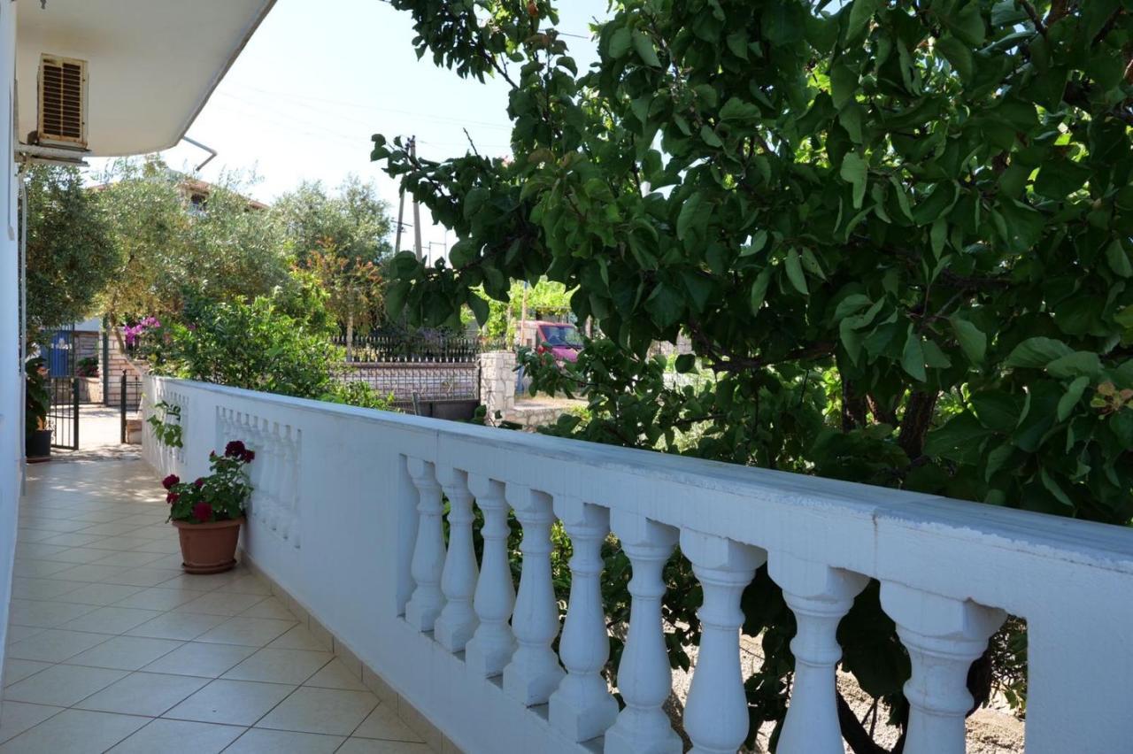 Vita Apartment - Spacious Garden And Balcony 5 Min To Beach & Center Ksamil Dış mekan fotoğraf