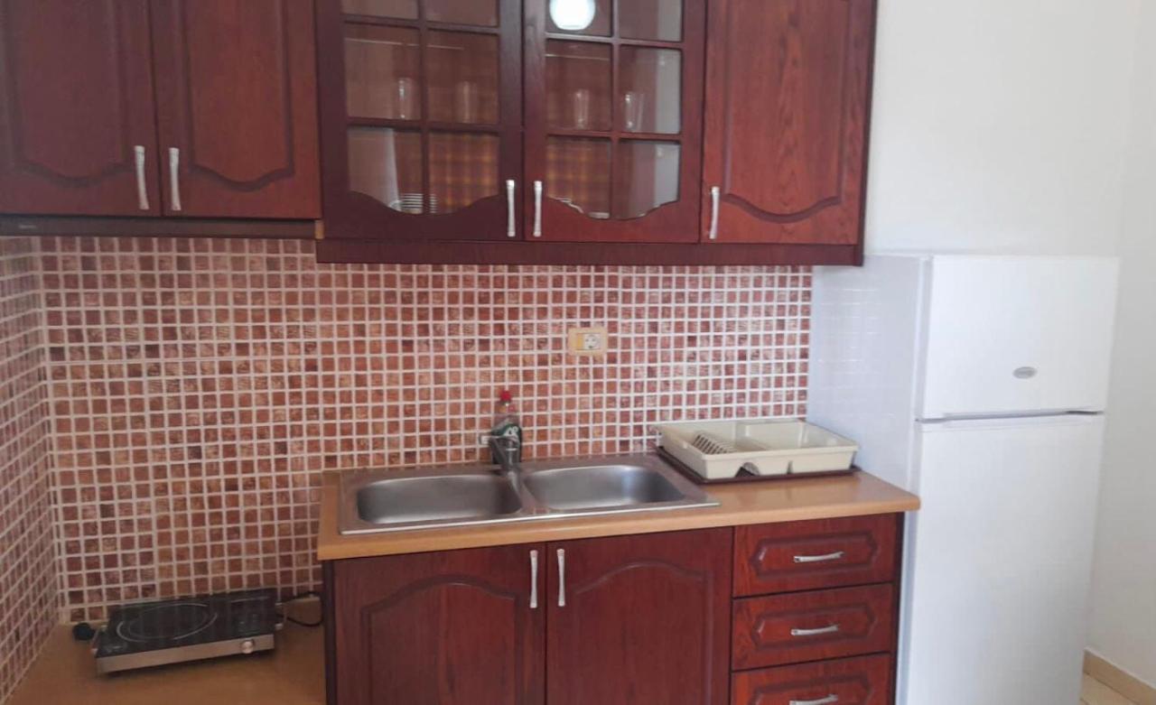 Vita Apartment - Spacious Garden And Balcony 5 Min To Beach & Center Ksamil Dış mekan fotoğraf