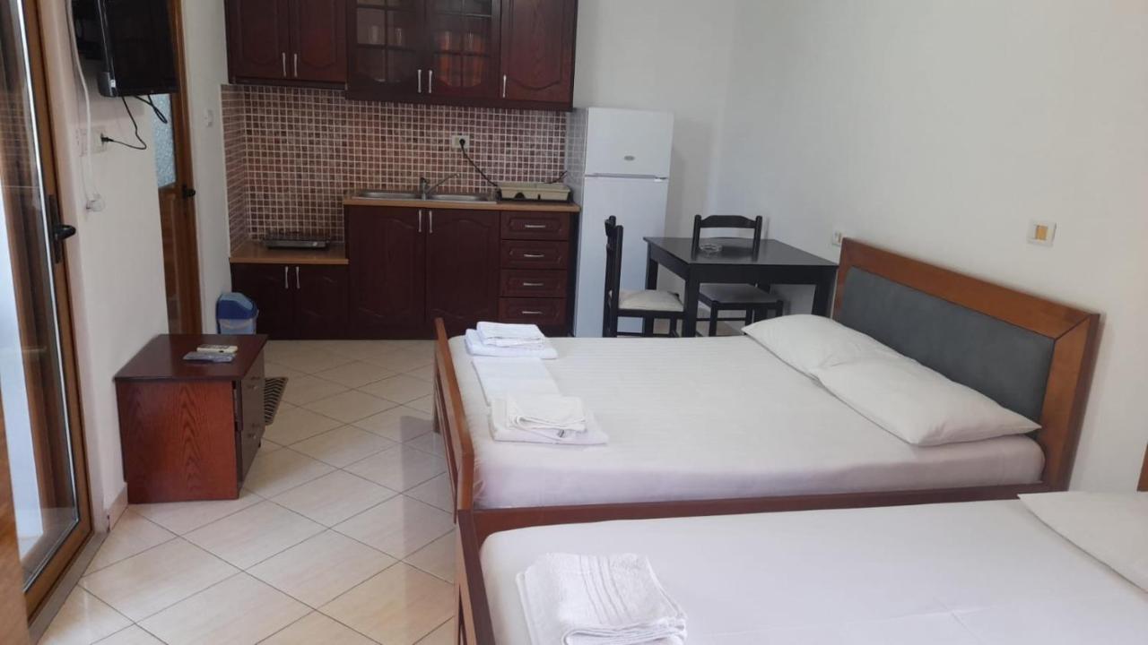 Vita Apartment - Spacious Garden And Balcony 5 Min To Beach & Center Ksamil Dış mekan fotoğraf
