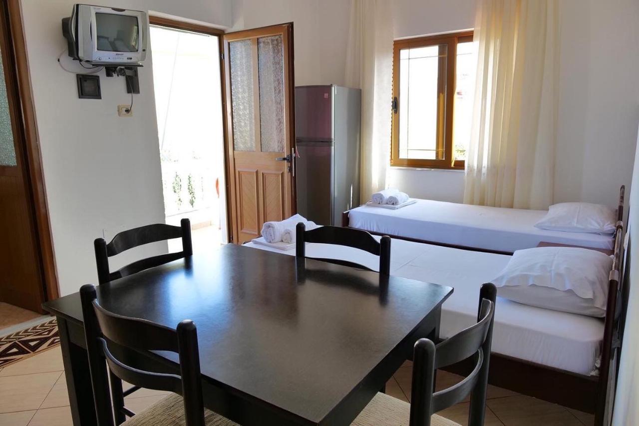 Vita Apartment - Spacious Garden And Balcony 5 Min To Beach & Center Ksamil Dış mekan fotoğraf