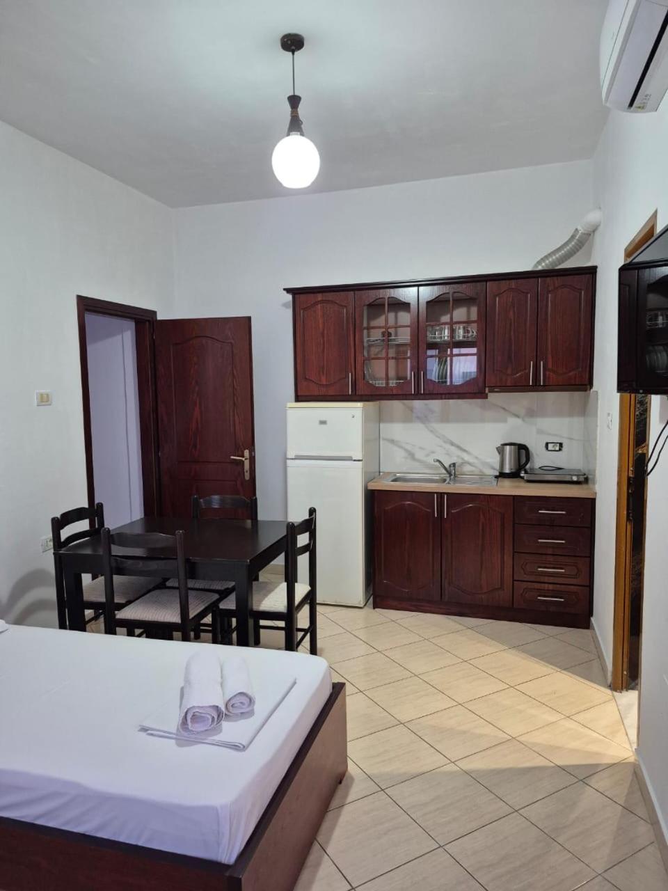 Vita Apartment - Spacious Garden And Balcony 5 Min To Beach & Center Ksamil Dış mekan fotoğraf