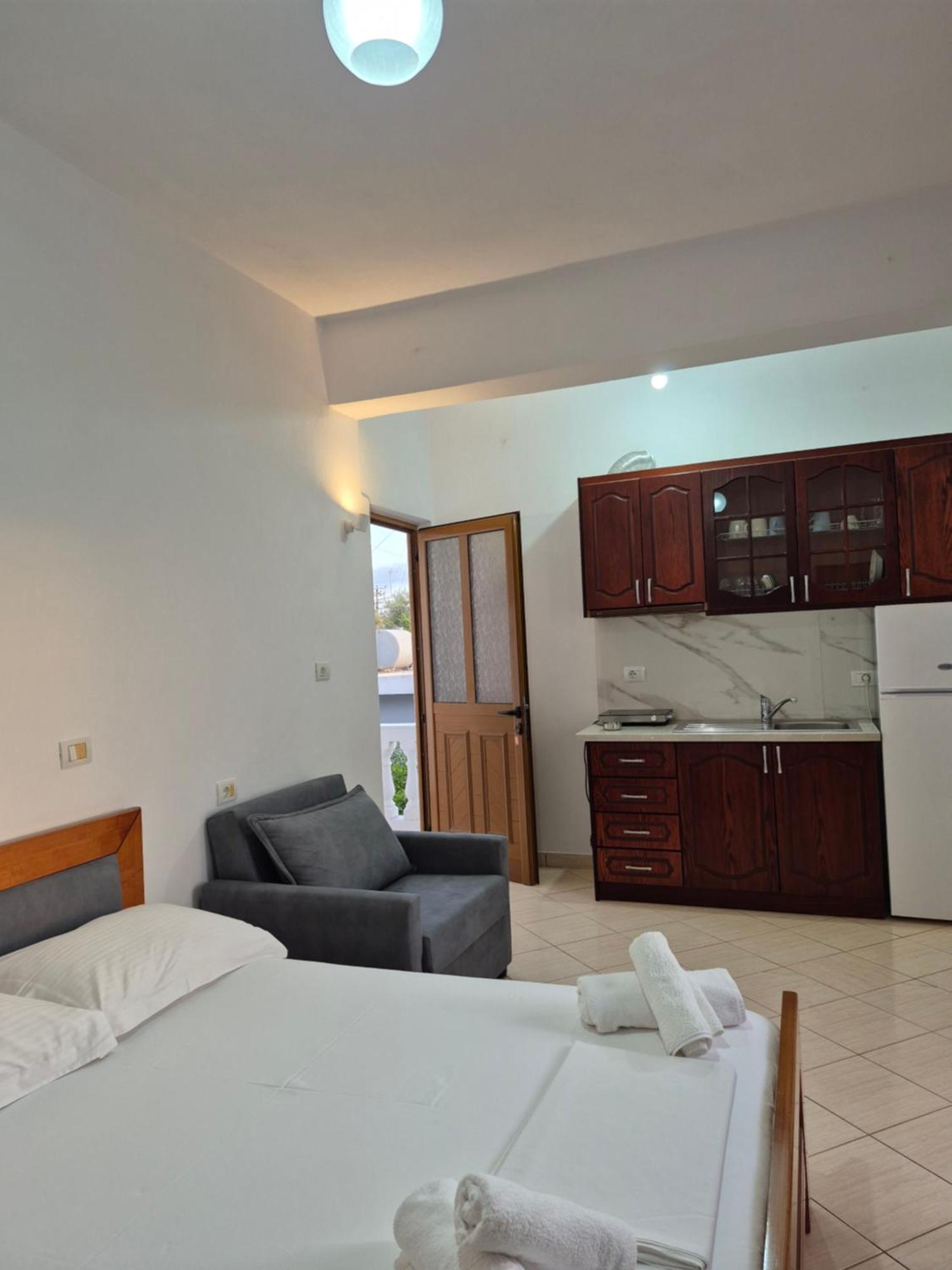 Vita Apartment - Spacious Garden And Balcony 5 Min To Beach & Center Ksamil Dış mekan fotoğraf