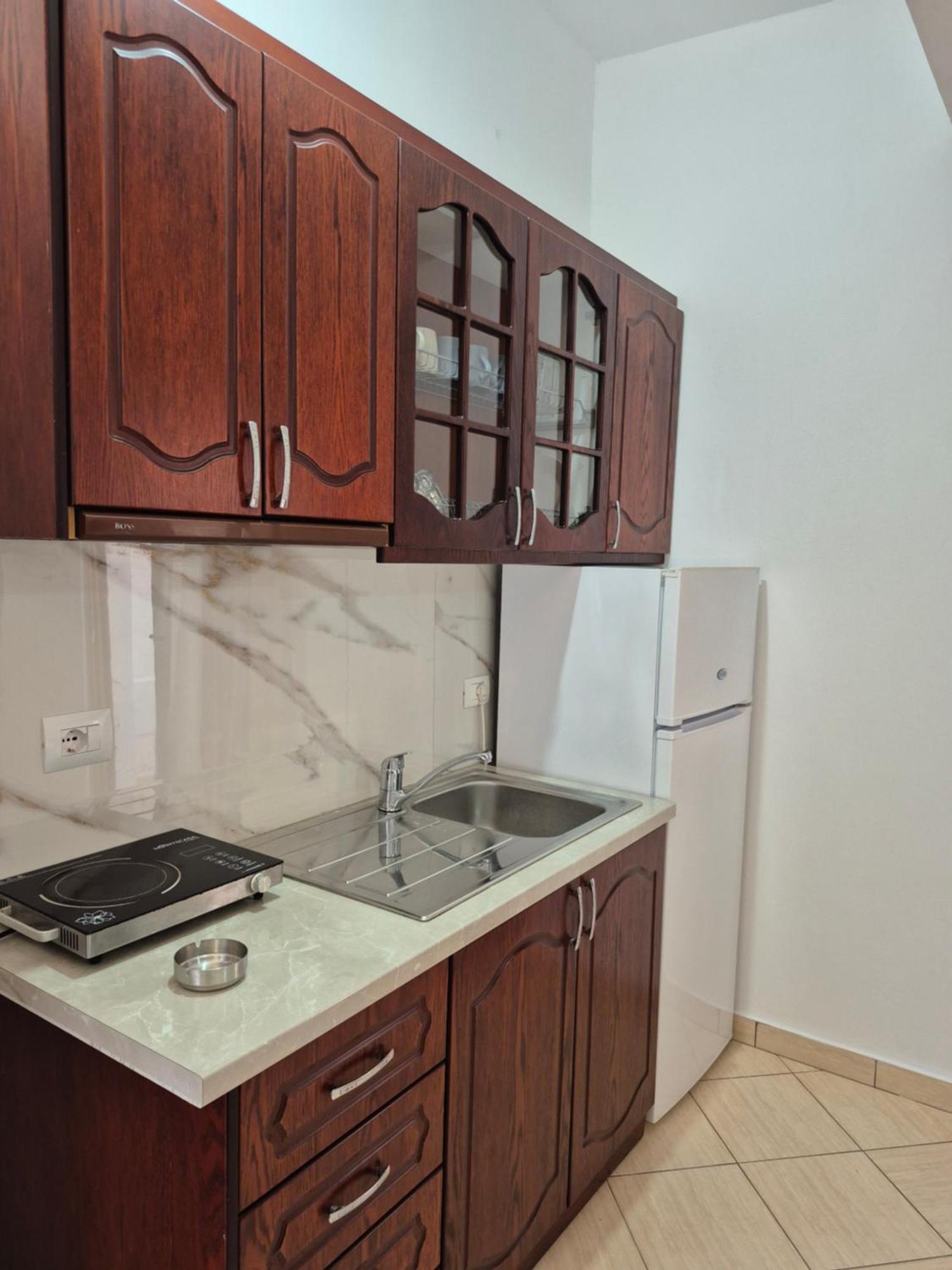Vita Apartment - Spacious Garden And Balcony 5 Min To Beach & Center Ksamil Dış mekan fotoğraf