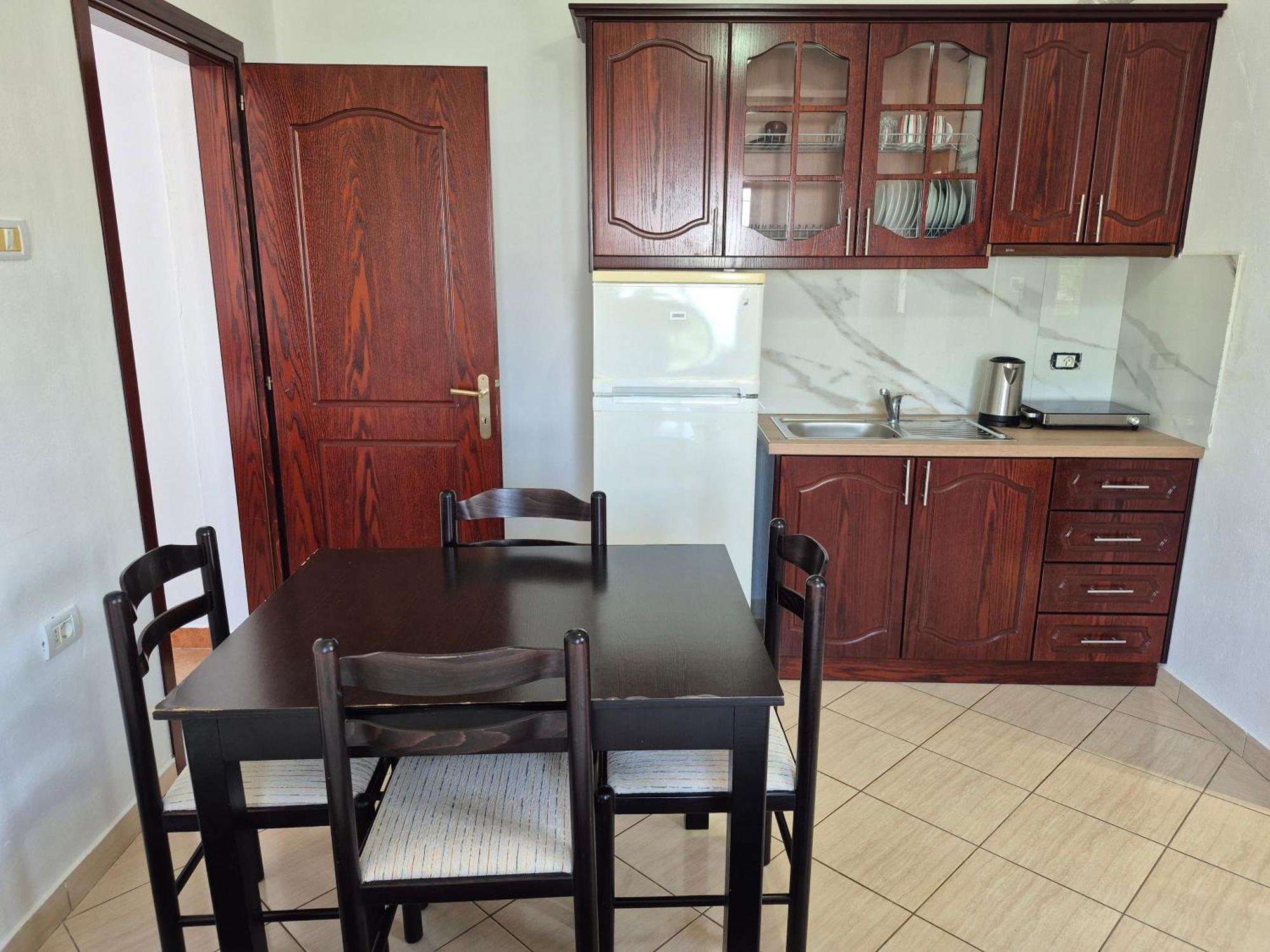 Vita Apartment - Spacious Garden And Balcony 5 Min To Beach & Center Ksamil Dış mekan fotoğraf