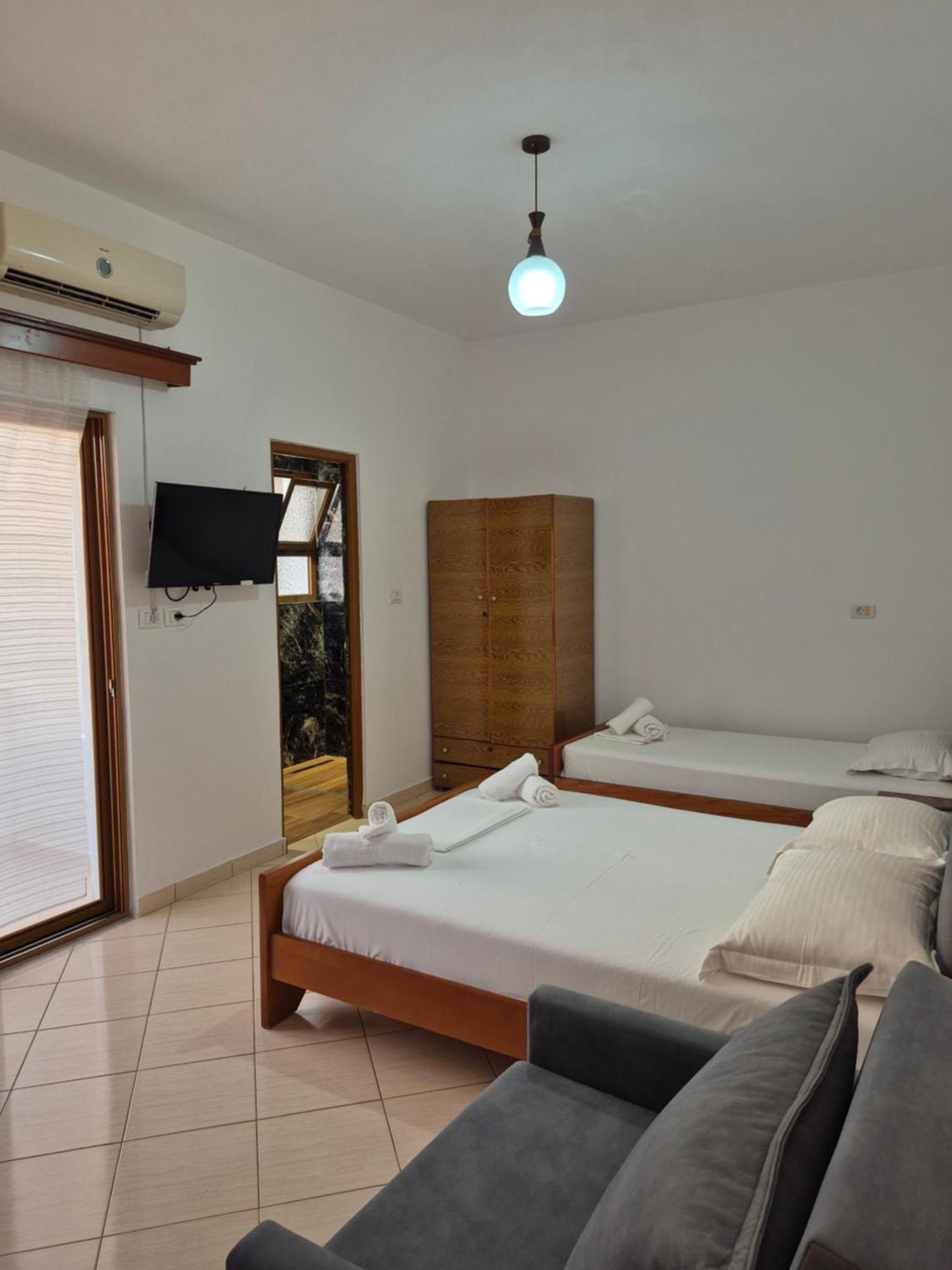 Vita Apartment - Spacious Garden And Balcony 5 Min To Beach & Center Ksamil Dış mekan fotoğraf